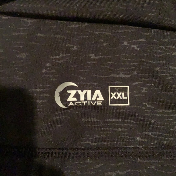 BRAND NEW!!!! 🤩 Zyia Black Bomber Sports Bra! - Picture 3 of 3